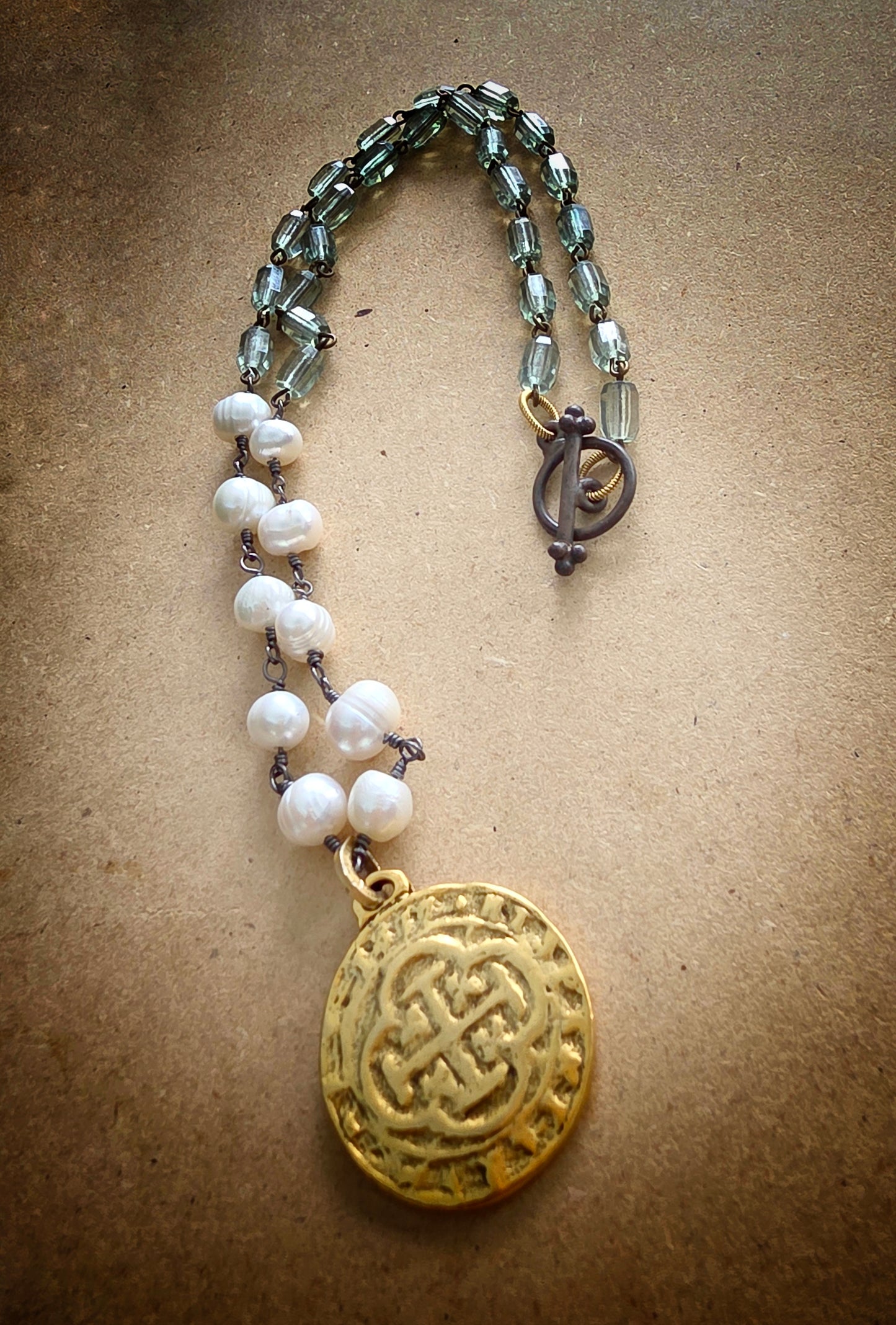 MONEDA DE LUZ NECKLACE