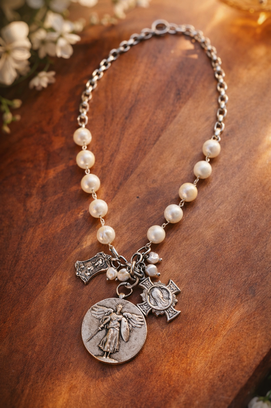 GUARDIAN GRACE PEARL NECKLACE